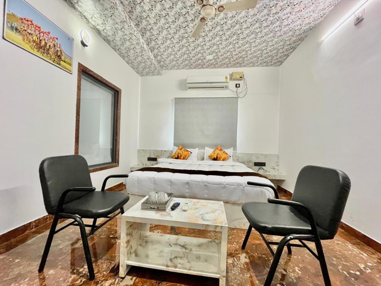 Hotel Banjara Hills Ābu Road Eksteriør billede
