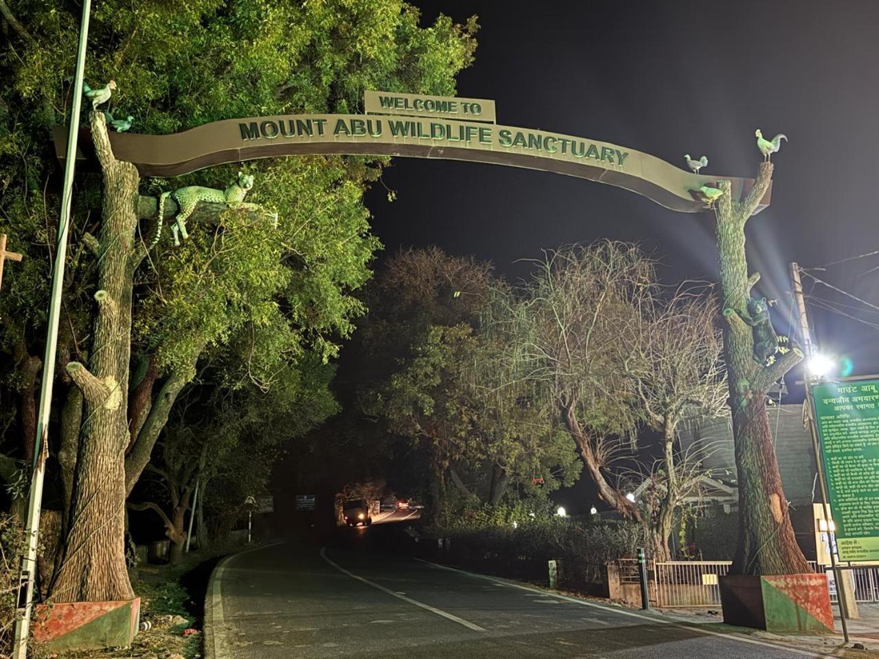 Hotel Banjara Hills Ābu Road Eksteriør billede